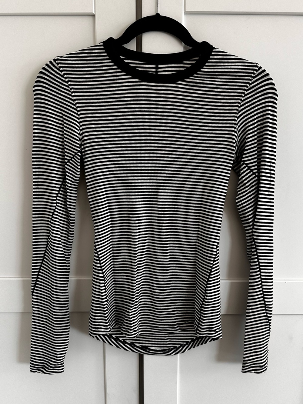 Lululemon Hold Tight Long Sleeve Shirt Black White Stripe Size 4 NWOT